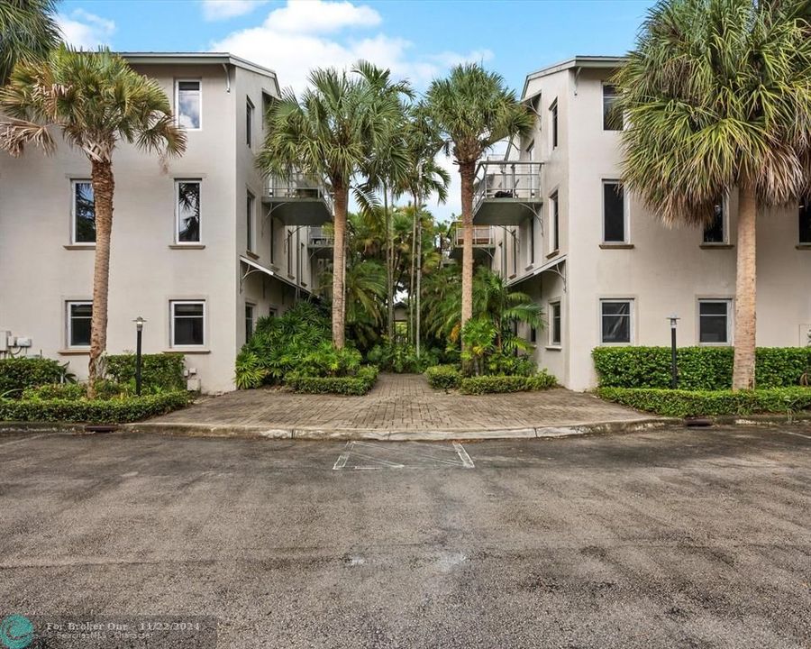 Active With Contract: $699,000 (2 beds, 2 baths, 2046 Square Feet)