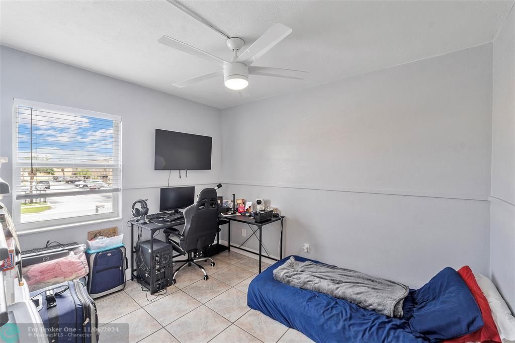 For Sale: $280,000 (2 beds, 2 baths, 817 Square Feet)