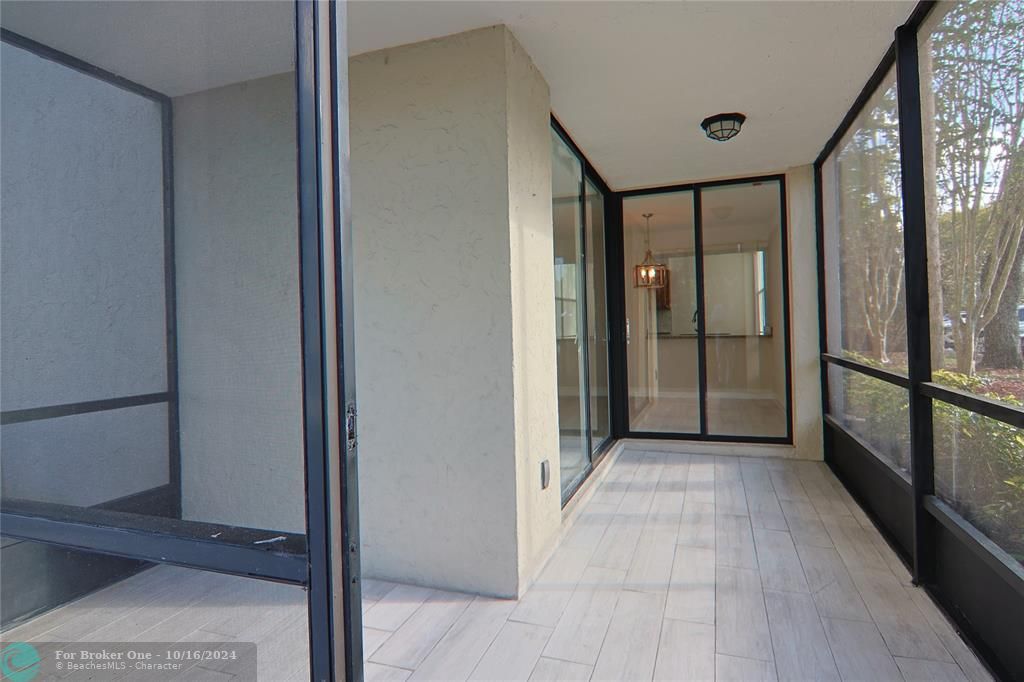 Active With Contract: $249,900 (1 beds, 1 baths, 731 Square Feet)