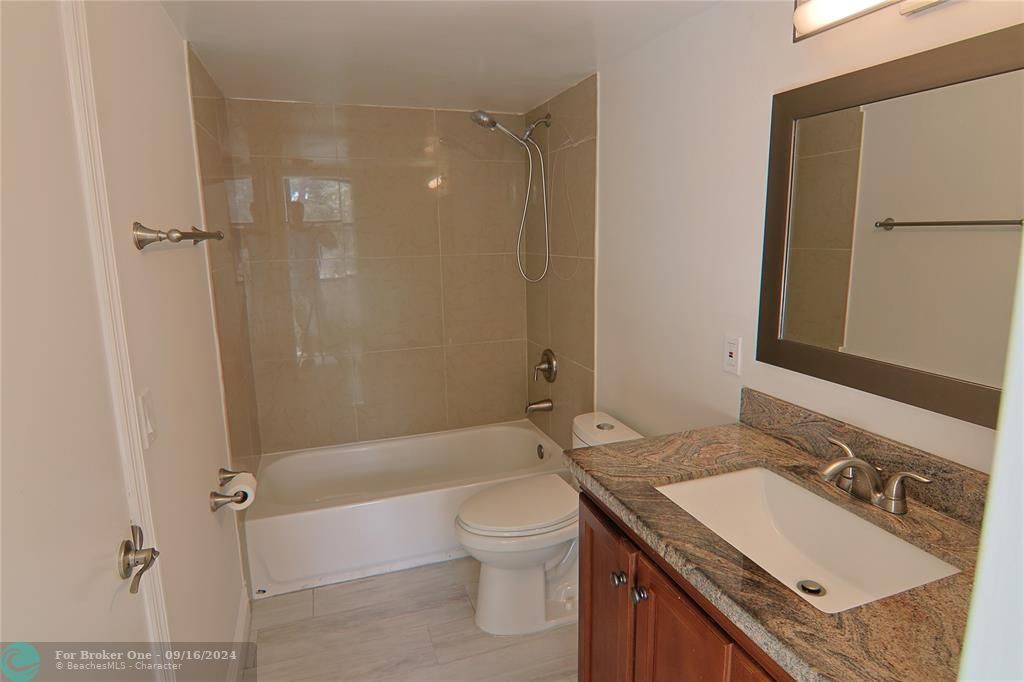 Active With Contract: $249,900 (1 beds, 1 baths, 731 Square Feet)