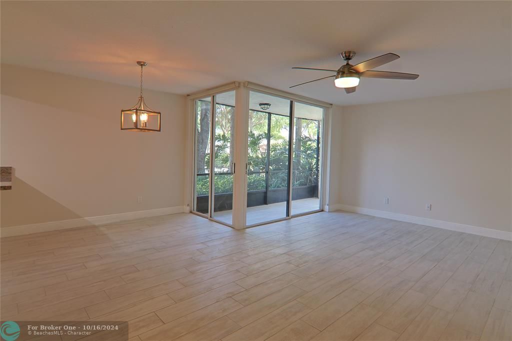 Active With Contract: $249,900 (1 beds, 1 baths, 731 Square Feet)