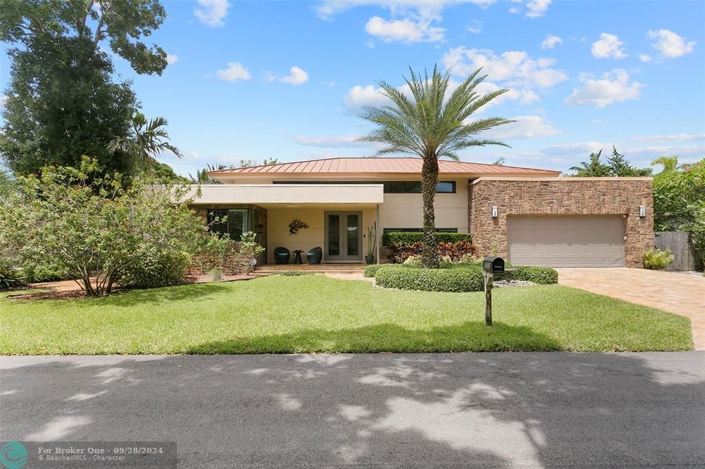 For Sale: $2,599,999 (3 beds, 2 baths, 2584 Square Feet)