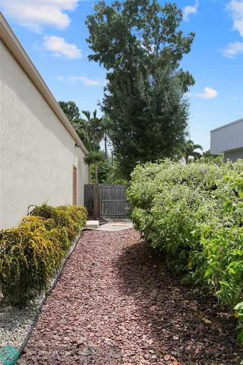 For Sale: $2,599,999 (3 beds, 2 baths, 2584 Square Feet)