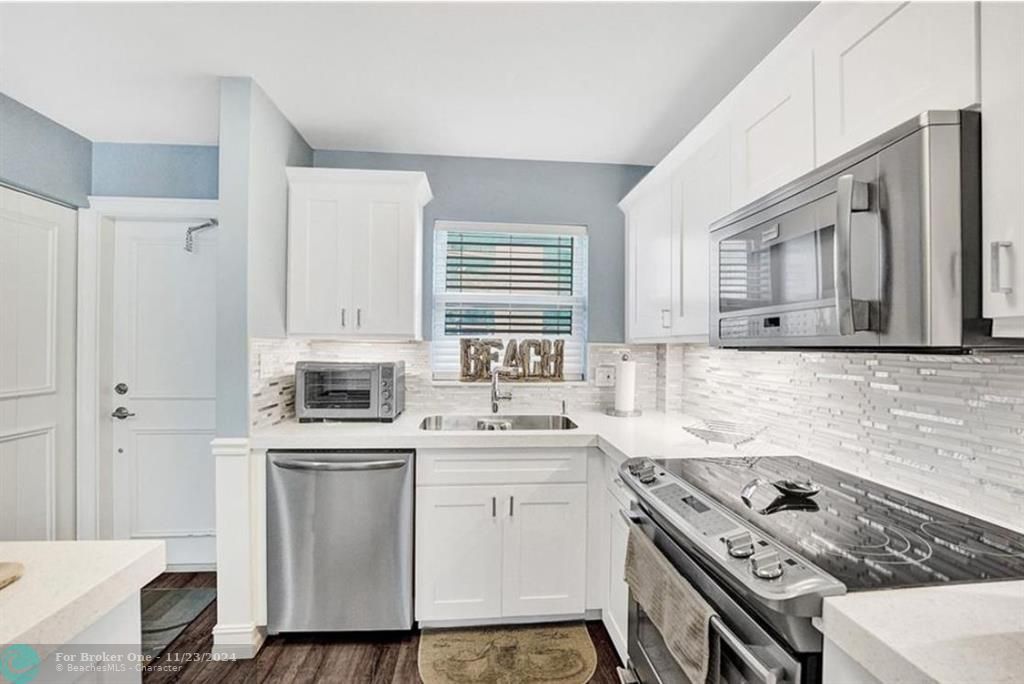 Active With Contract: $5,000 (2 beds, 2 baths, 1050 Square Feet)