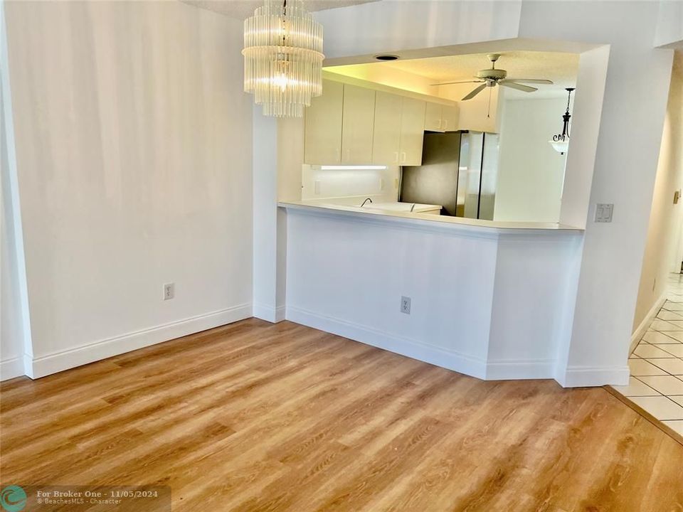 For Rent: $2,200 (2 beds, 2 baths, 1215 Square Feet)