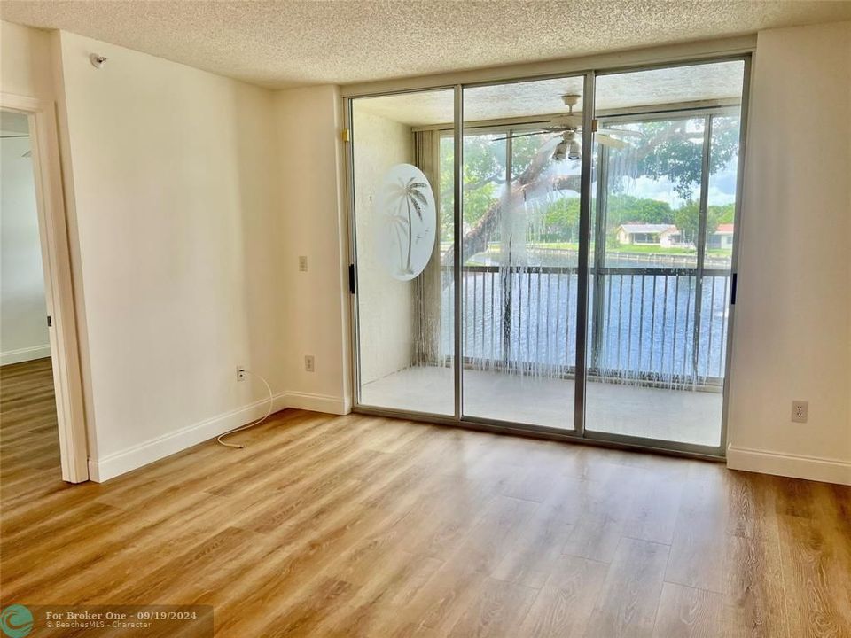 For Rent: $2,200 (2 beds, 2 baths, 1215 Square Feet)