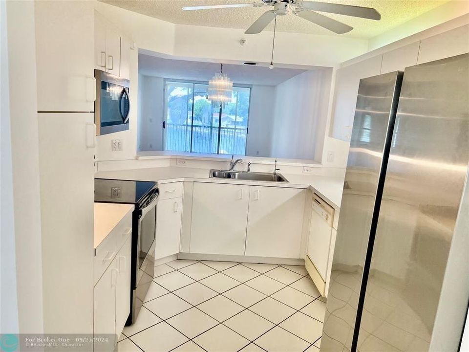 For Rent: $2,200 (2 beds, 2 baths, 1215 Square Feet)