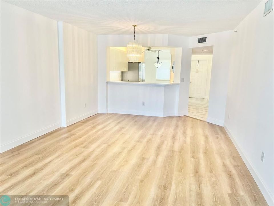 For Rent: $2,200 (2 beds, 2 baths, 1215 Square Feet)