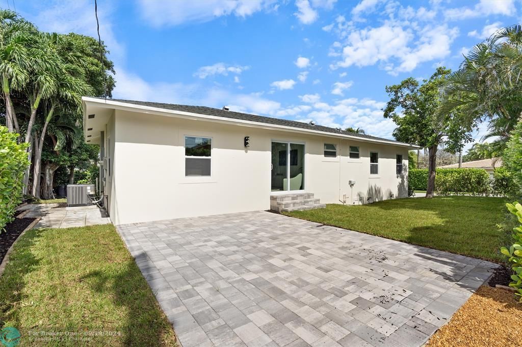 For Sale: $1,625,000 (3 beds, 2 baths, 1306 Square Feet)