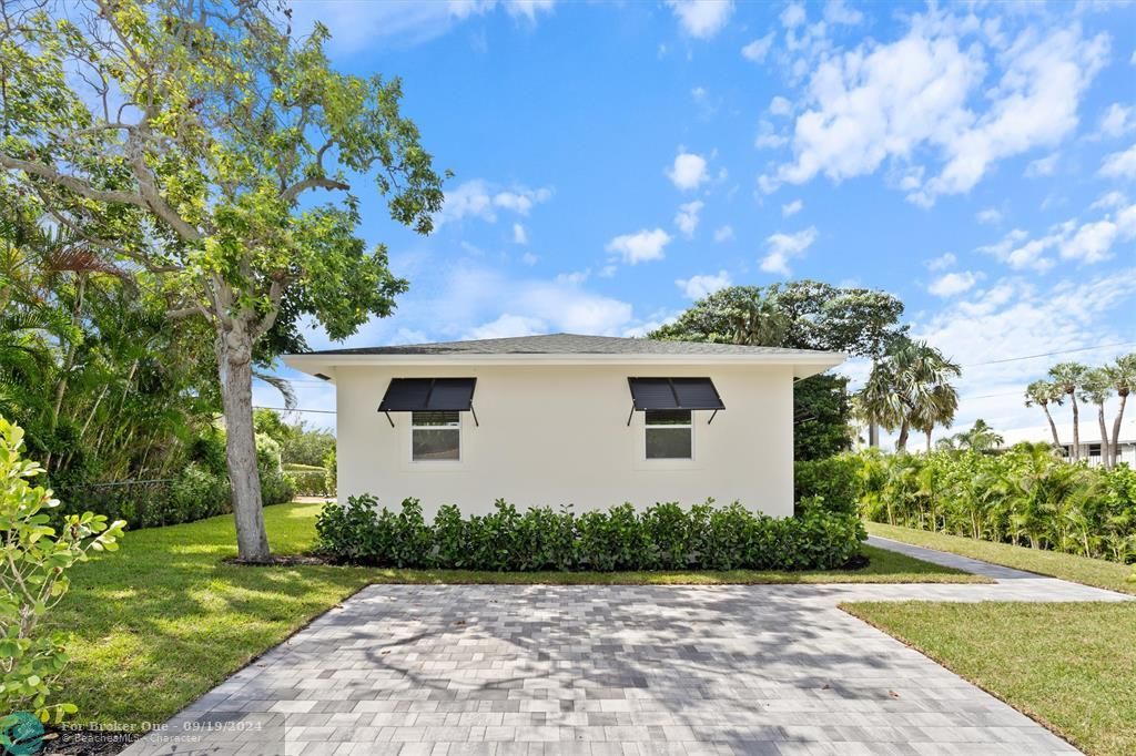 For Sale: $1,625,000 (3 beds, 2 baths, 1306 Square Feet)