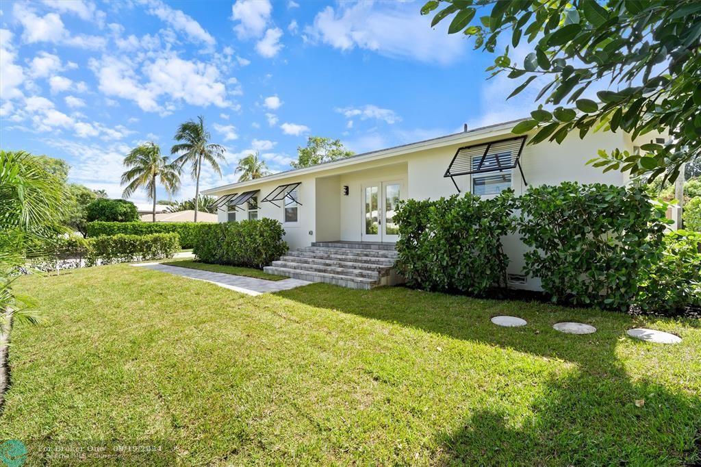 For Sale: $1,625,000 (3 beds, 2 baths, 1306 Square Feet)