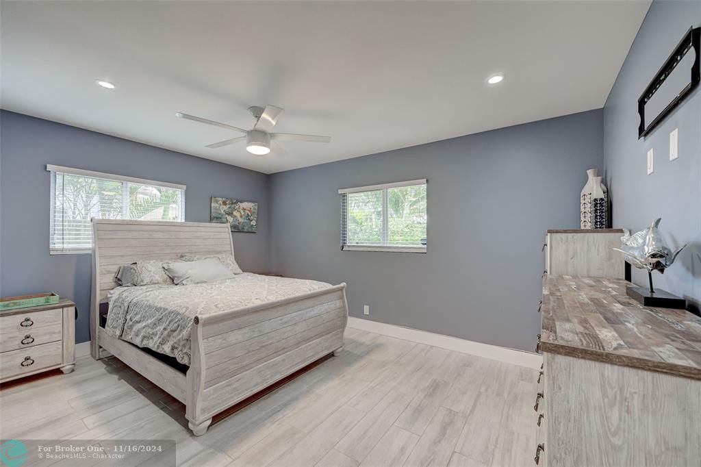 Active With Contract: $3,350 (2 beds, 1 baths, 990 Square Feet)