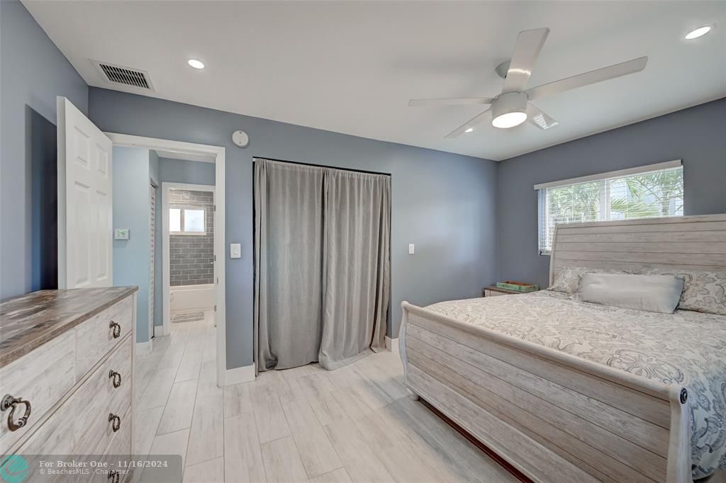 Active With Contract: $3,350 (2 beds, 1 baths, 990 Square Feet)