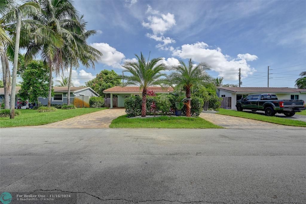 Active With Contract: $3,350 (2 beds, 1 baths, 990 Square Feet)