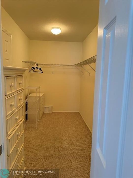 Active With Contract: $3,900 (2 beds, 2 baths, 1210 Square Feet)