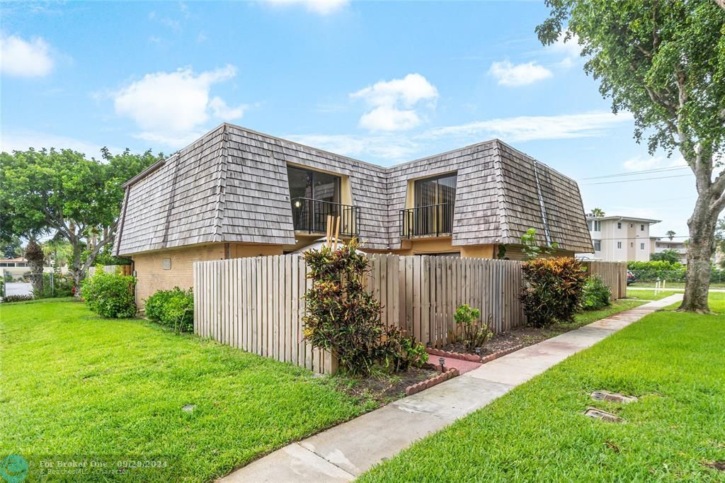 Active With Contract: $2,400 (2 beds, 2 baths, 1232 Square Feet)