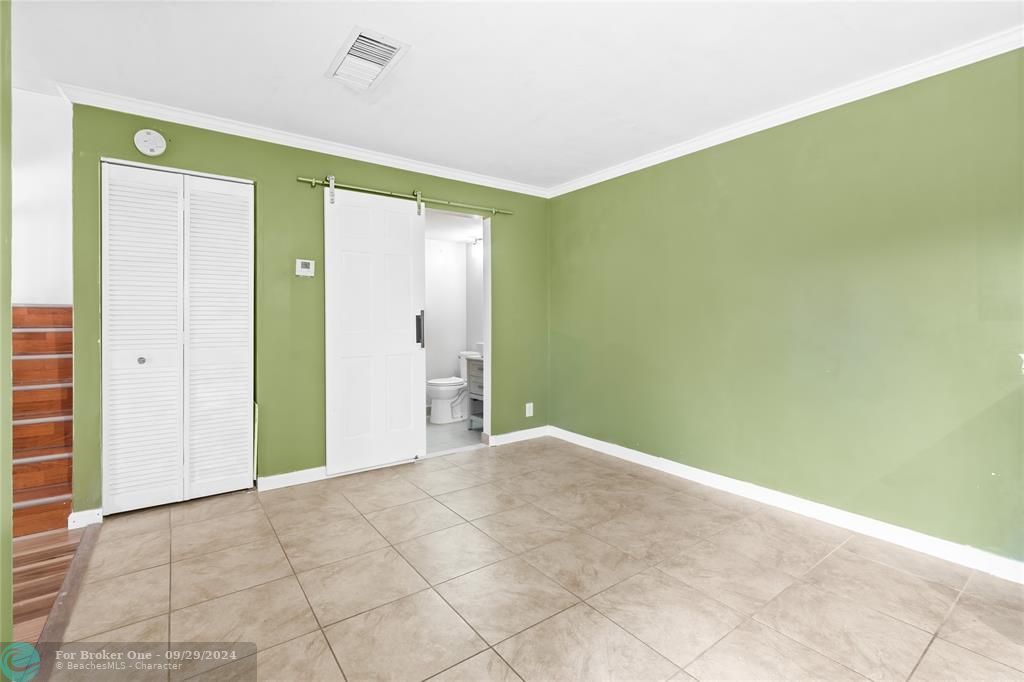 Active With Contract: $2,400 (2 beds, 2 baths, 1232 Square Feet)