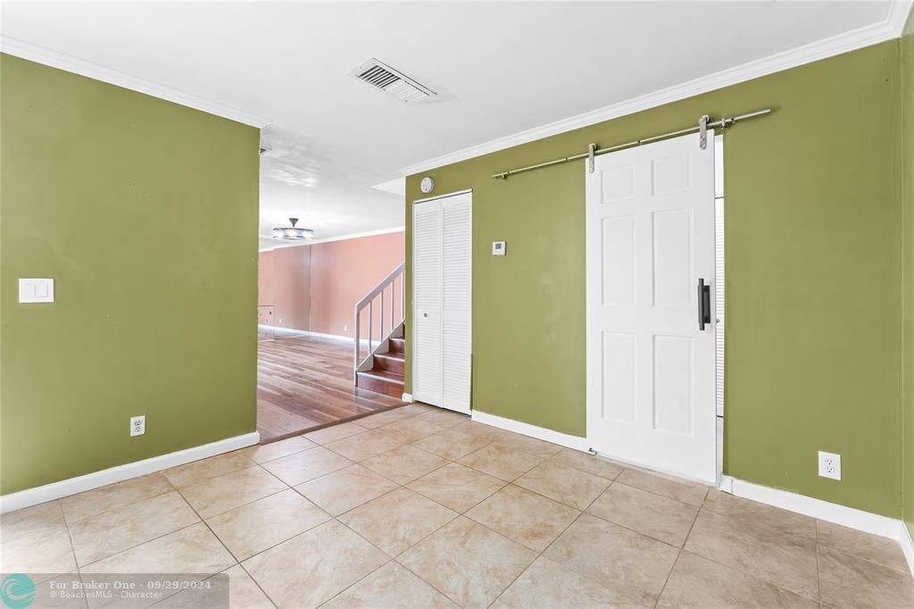 Active With Contract: $2,400 (2 beds, 2 baths, 1232 Square Feet)