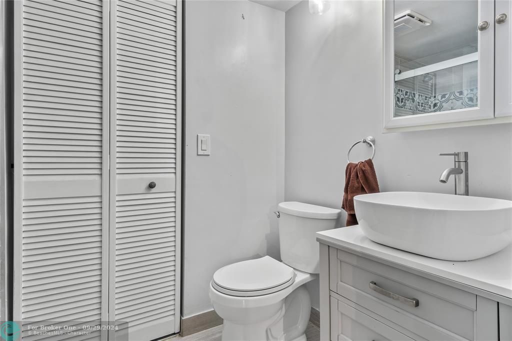 Active With Contract: $2,400 (2 beds, 2 baths, 1232 Square Feet)