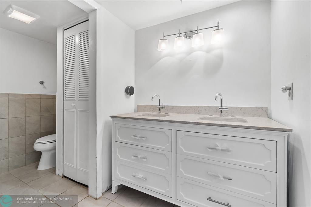 Active With Contract: $2,400 (2 beds, 2 baths, 1232 Square Feet)