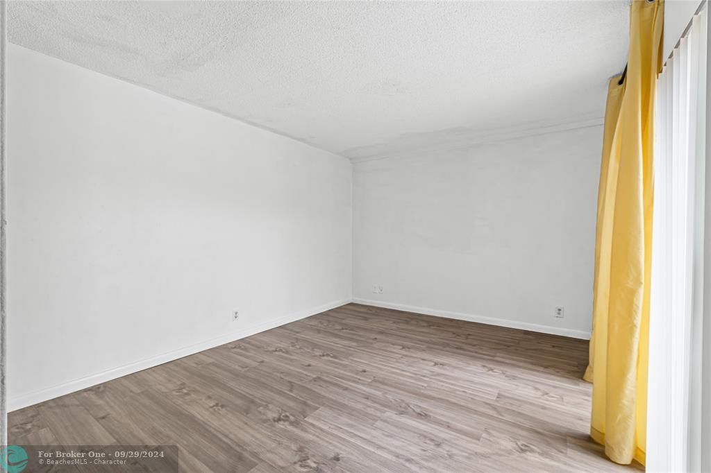 Active With Contract: $2,400 (2 beds, 2 baths, 1232 Square Feet)