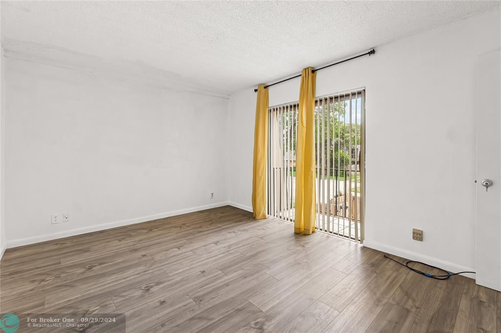 Active With Contract: $2,400 (2 beds, 2 baths, 1232 Square Feet)