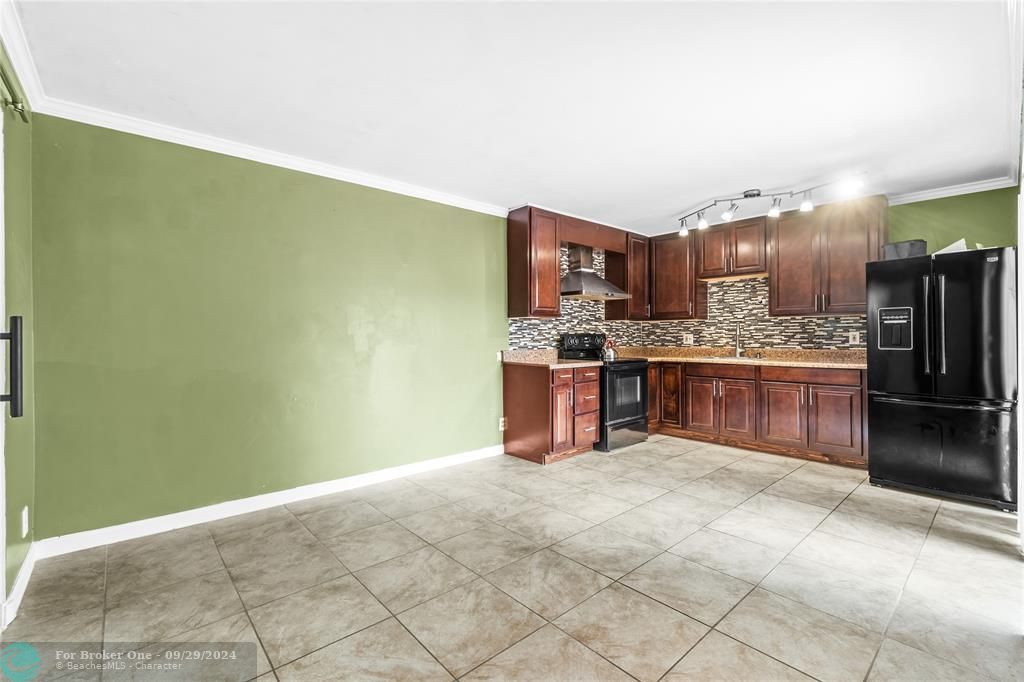 Active With Contract: $2,400 (2 beds, 2 baths, 1232 Square Feet)