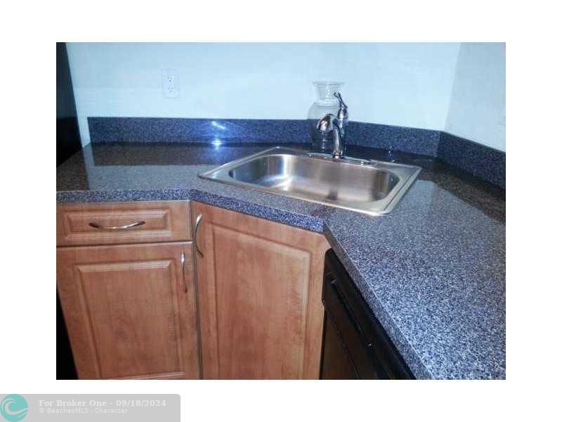 For Rent: $1,850 (2 beds, 2 baths, 1050 Square Feet)