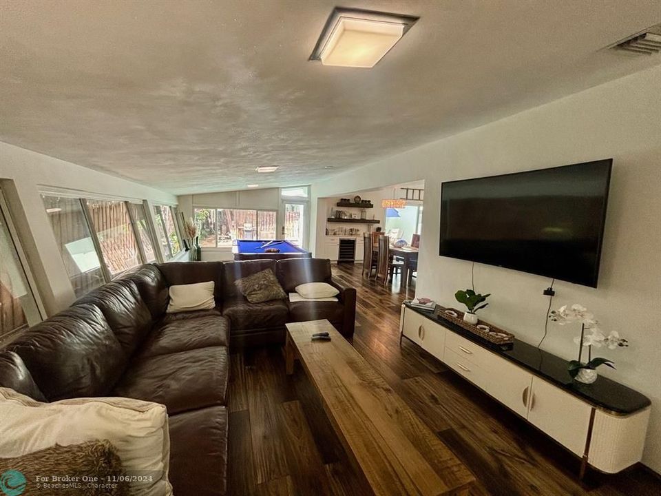 For Sale: $5,500 (3 beds, 2 baths, 2772 Square Feet)