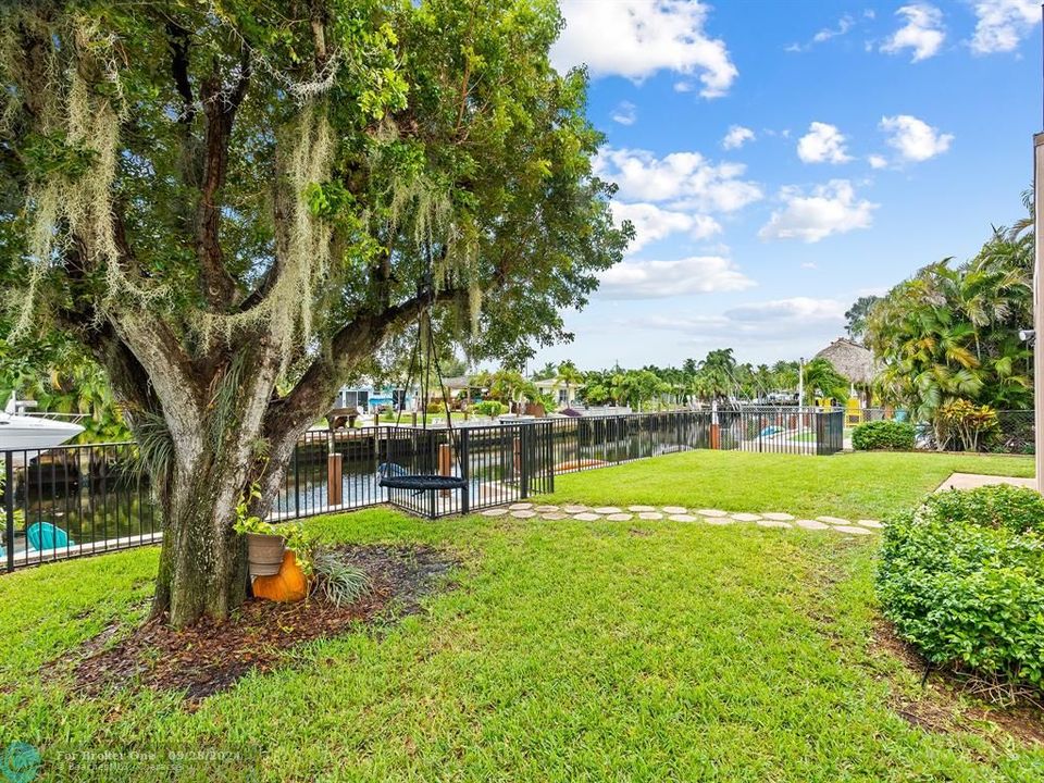 Active With Contract: $1,250,000 (3 beds, 2 baths, 2797 Square Feet)