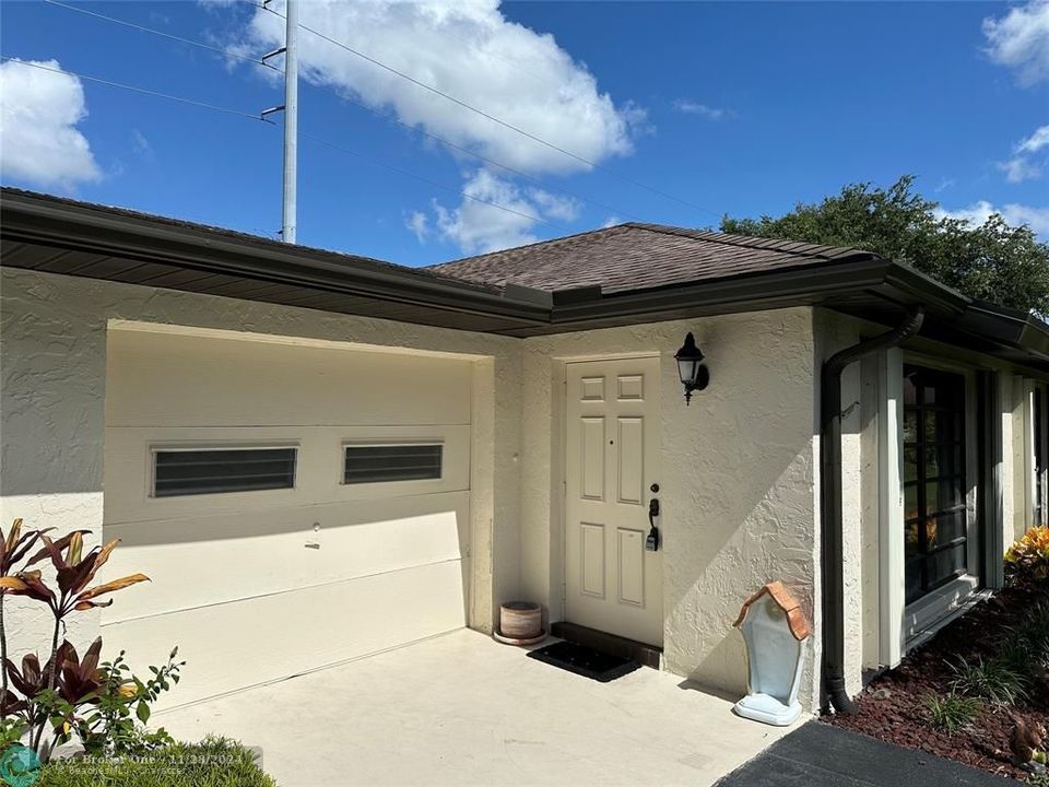 Active With Contract: $199,990 (2 beds, 2 baths, 1400 Square Feet)