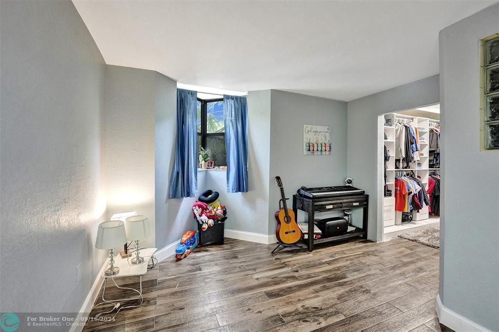 Active With Contract: $264,900 (3 beds, 2 baths, 1150 Square Feet)