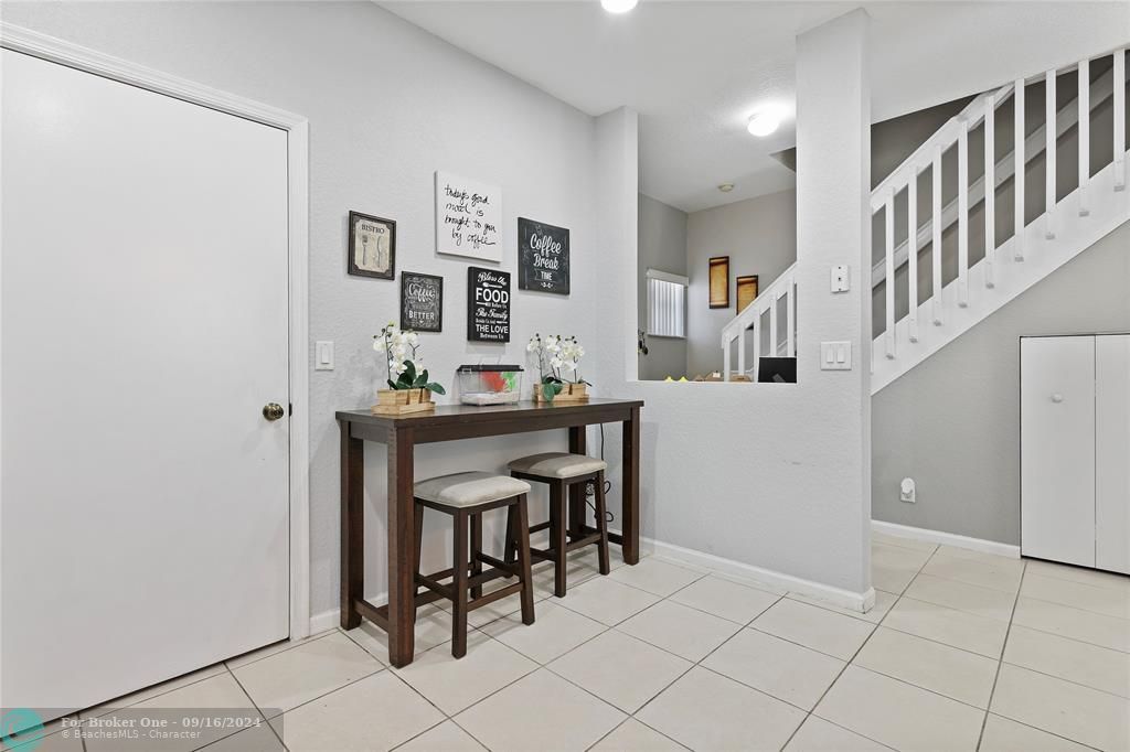 Active With Contract: $418,000 (3 beds, 2 baths, 1396 Square Feet)