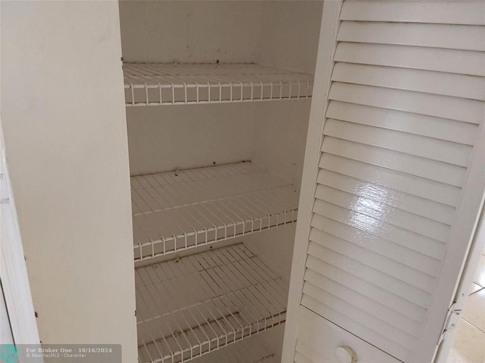 Activo con contrato: $439,000 (3 camas, 2 baños, 1468 Pies cuadrados)