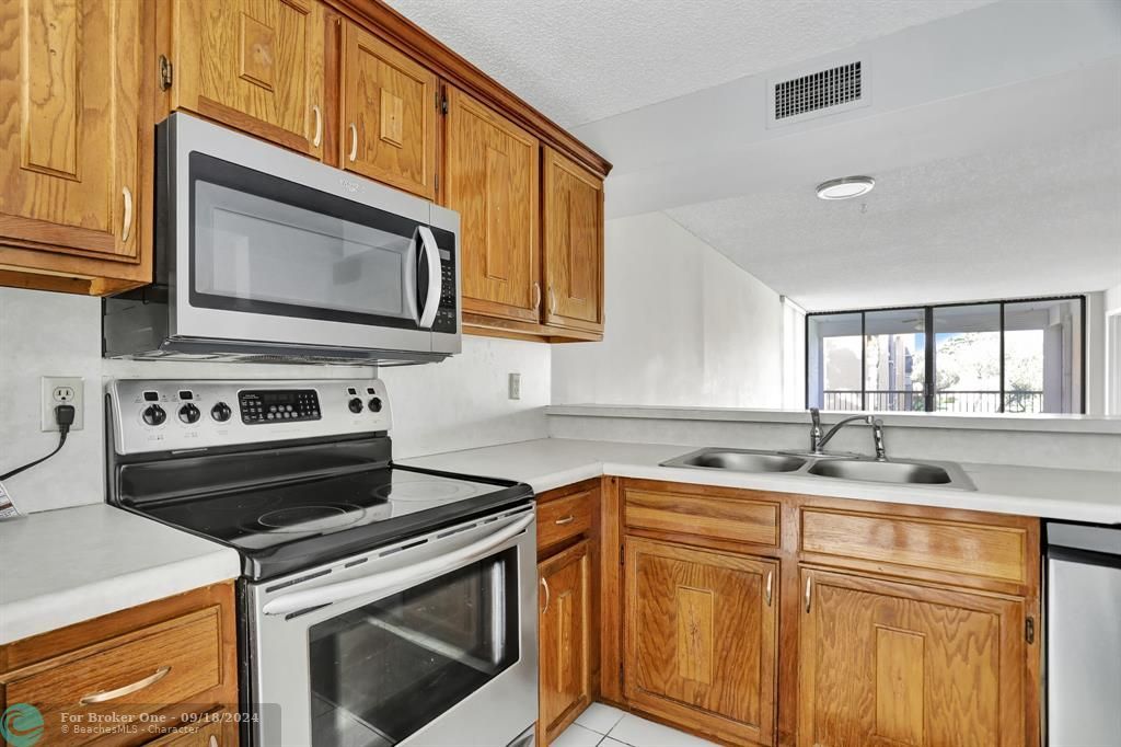 For Rent: $2,250 (2 beds, 2 baths, 1090 Square Feet)