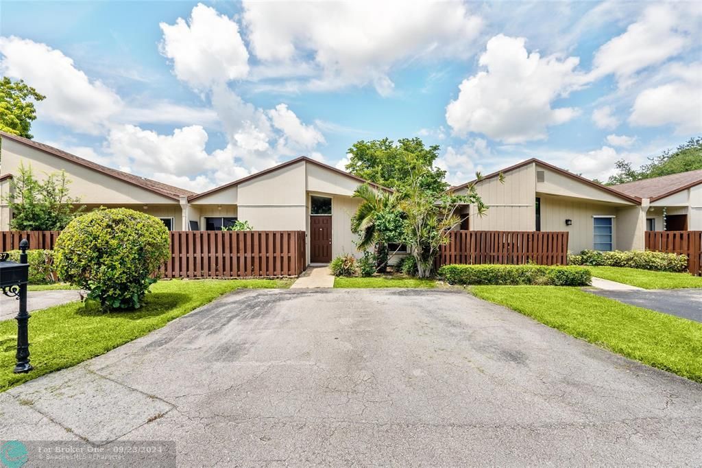 For Sale: $435,000 (3 beds, 2 baths, 1200 Square Feet)