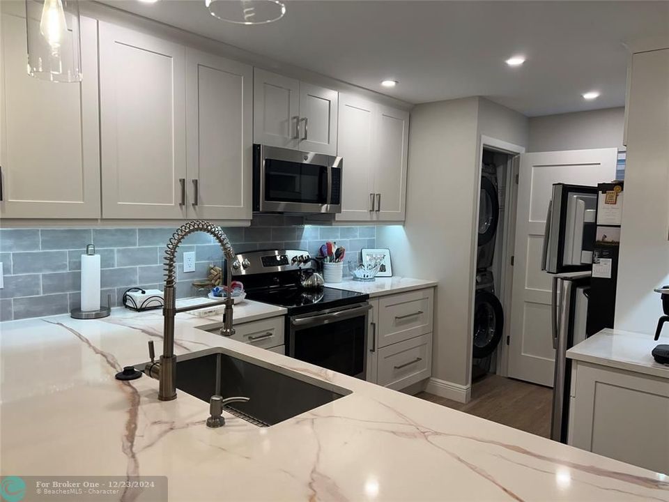 Active With Contract: $4,500 (2 beds, 2 baths, 1268 Square Feet)