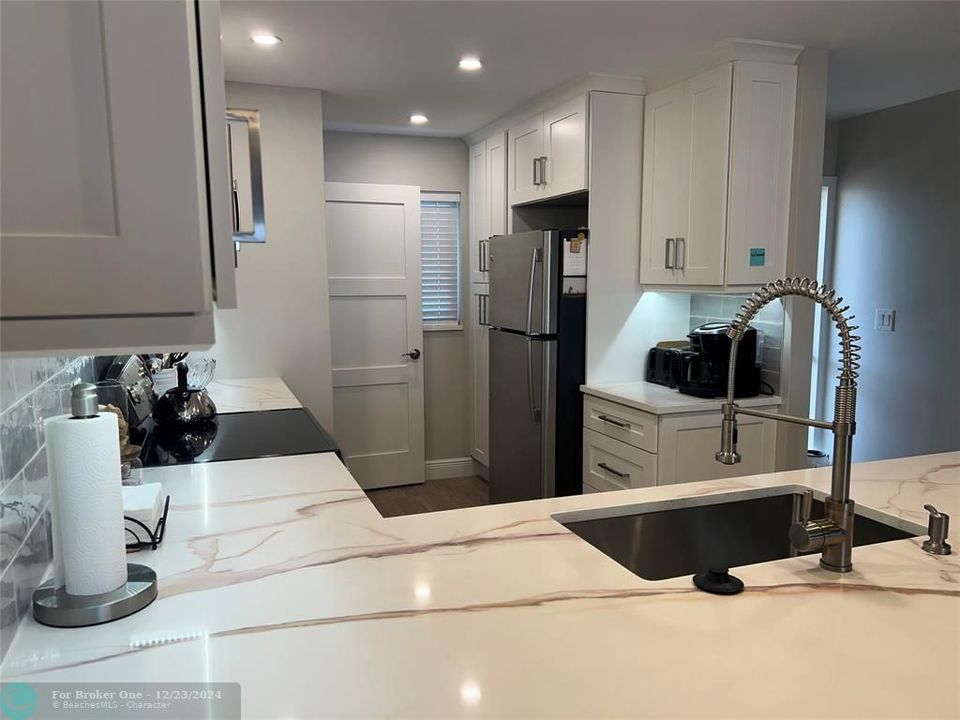 Active With Contract: $4,500 (2 beds, 2 baths, 1268 Square Feet)