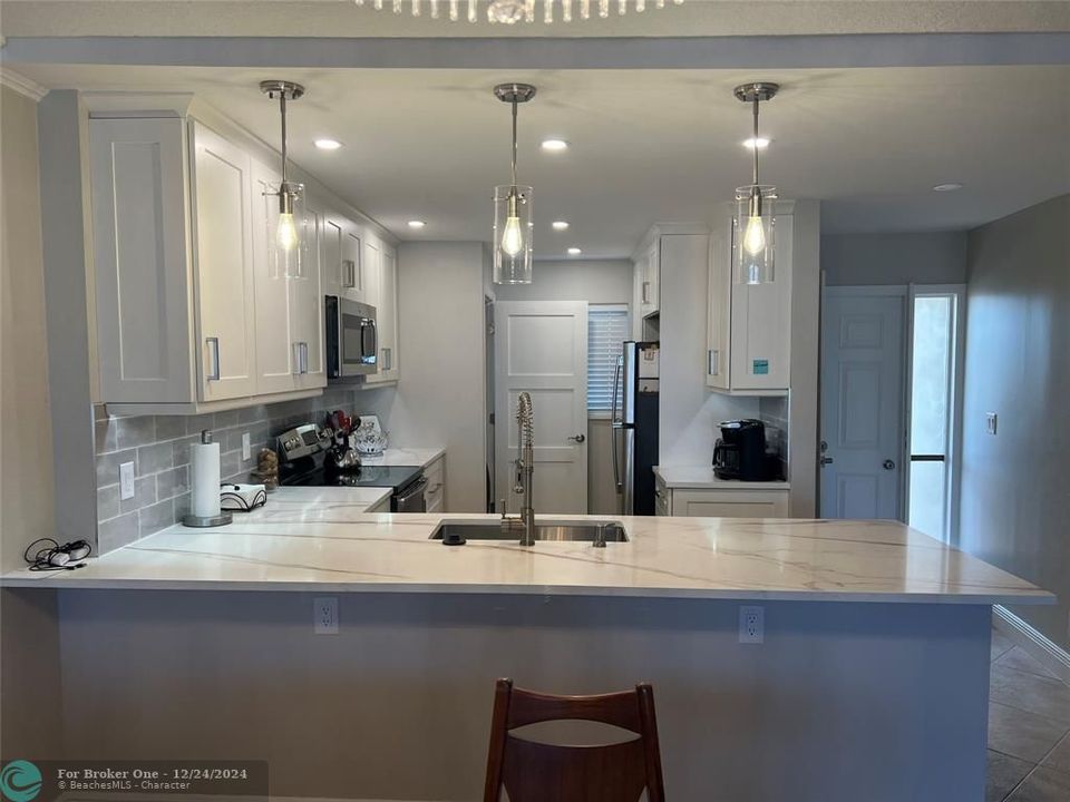 Active With Contract: $4,500 (2 beds, 2 baths, 1268 Square Feet)