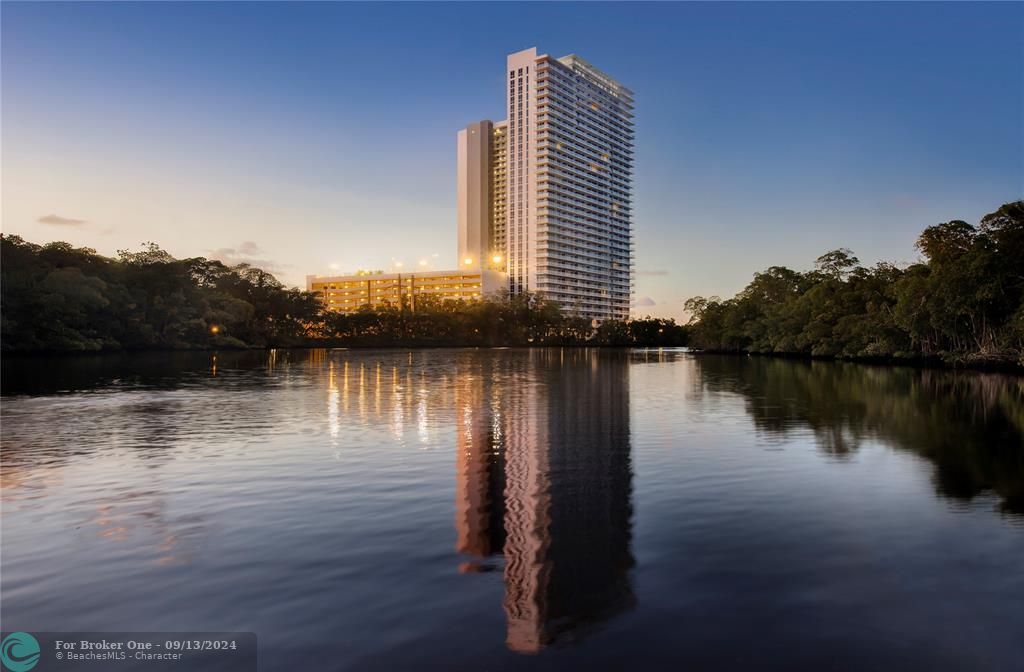 For Sale: $670,000 (2 beds, 2 baths, 1108 Square Feet)