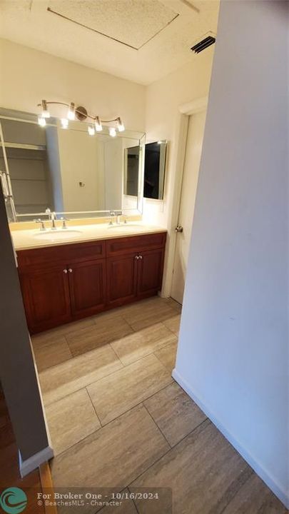 Active With Contract: $2,400 (2 beds, 2 baths, 1320 Square Feet)