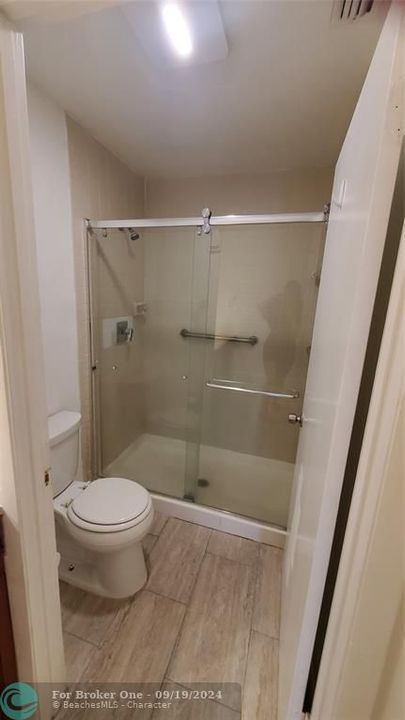 Active With Contract: $2,400 (2 beds, 2 baths, 1320 Square Feet)