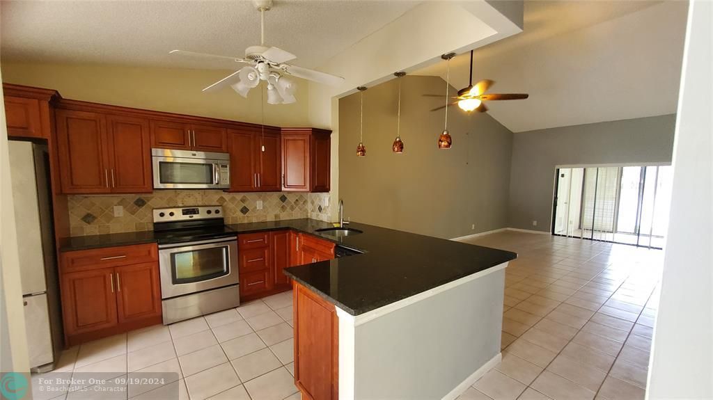 Active With Contract: $2,400 (2 beds, 2 baths, 1320 Square Feet)