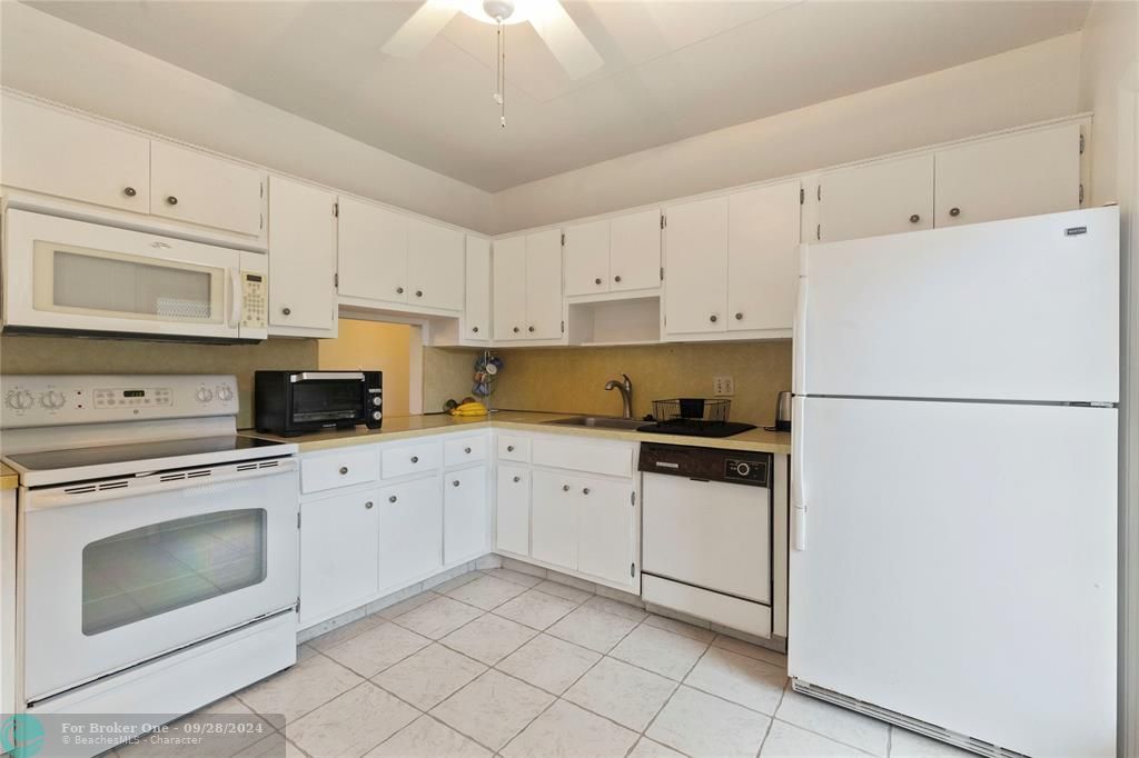 Active With Contract: $135,000 (2 beds, 2 baths, 1242 Square Feet)