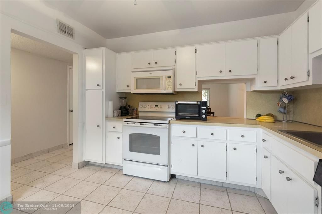 Active With Contract: $135,000 (2 beds, 2 baths, 1242 Square Feet)