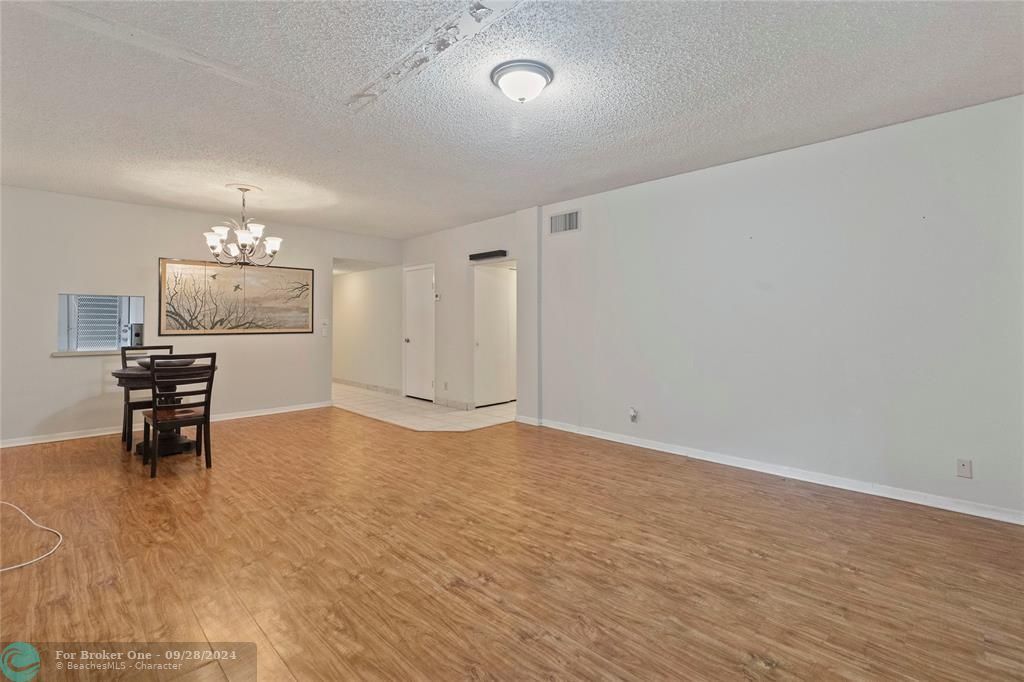 Active With Contract: $135,000 (2 beds, 2 baths, 1242 Square Feet)