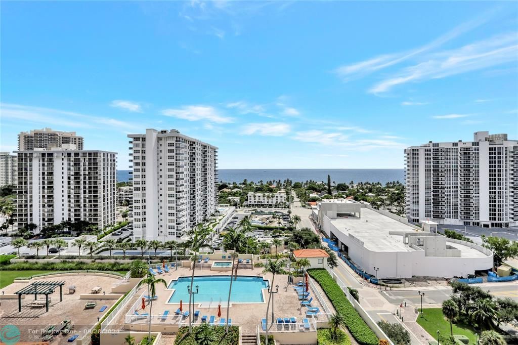 Active With Contract: $399,000 (1 beds, 1 baths, 720 Square Feet)