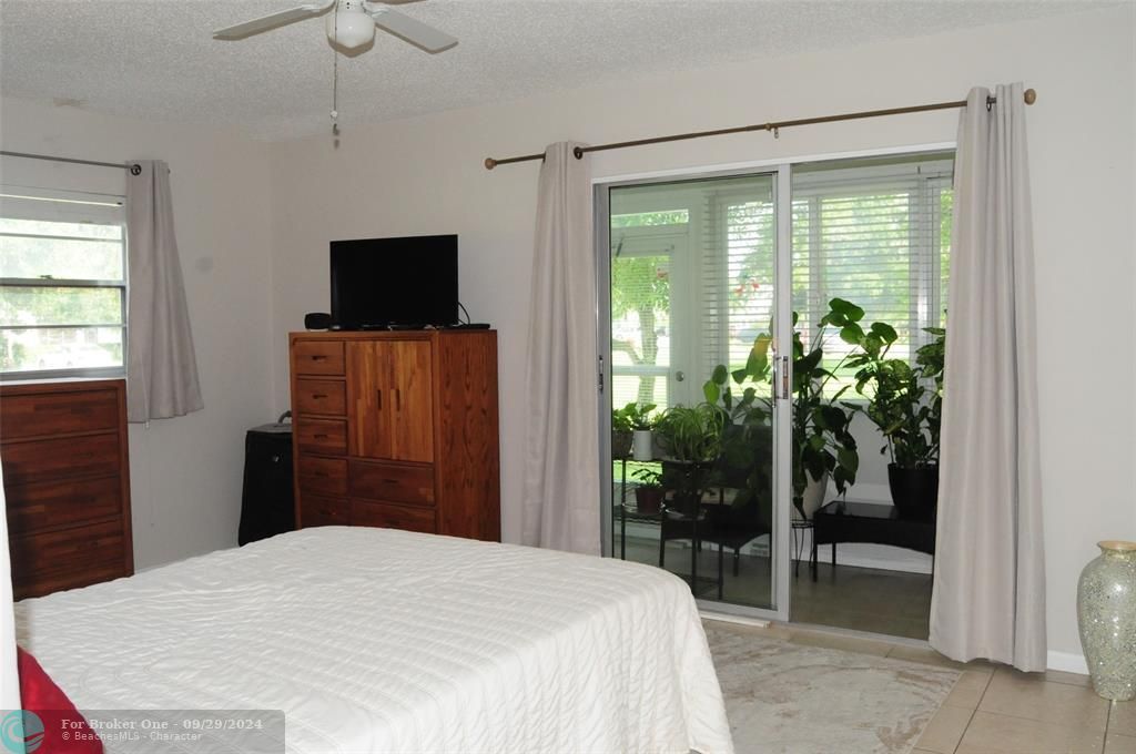 For Sale: $174,900 (1 beds, 1 baths, 708 Square Feet)