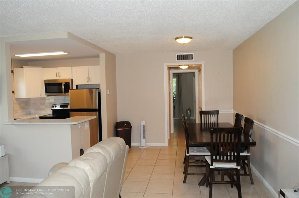 For Sale: $174,900 (1 beds, 1 baths, 708 Square Feet)