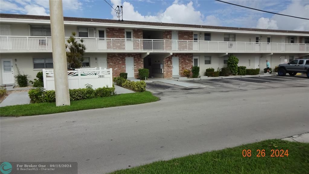 Active With Contract: $160,000 (1 beds, 1 baths, 700 Square Feet)